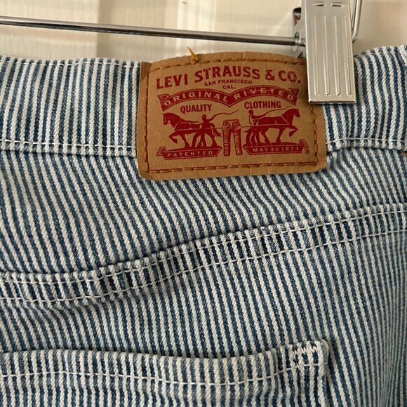 Ladies' Levi's striped knee-length (Bermuda) roll-cuff shorts, Size 16W - Picture 5 of 10